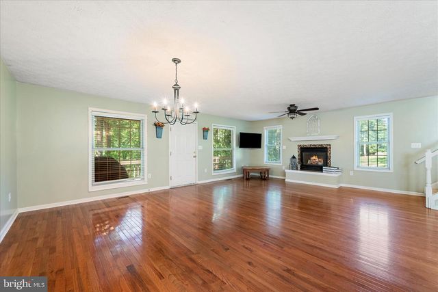 18 ROCKY KNOB LN, Front Royal, VA 22630