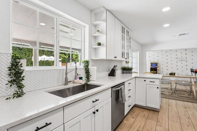 7616 E 3rd Street, Scottsdale, AZ 85251