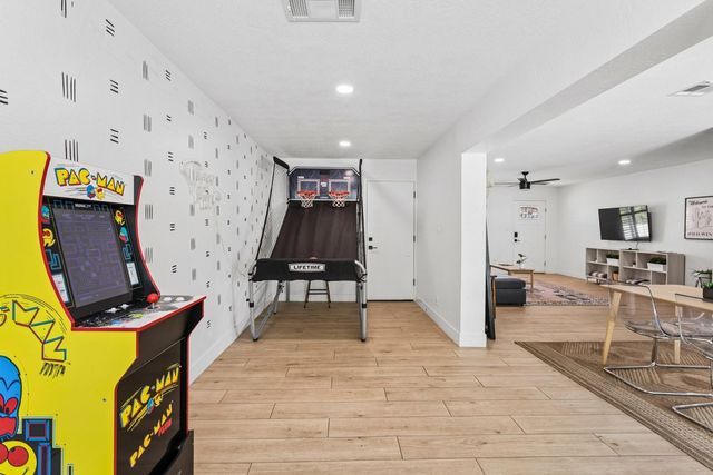 7616 E 3rd Street, Scottsdale, AZ 85251
