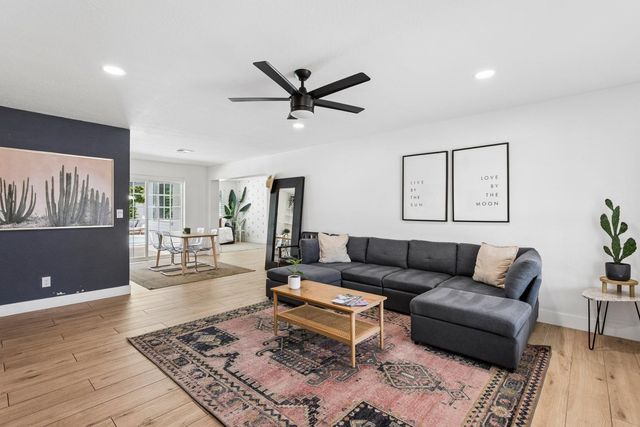 7616 E 3rd Street, Scottsdale, AZ 85251
