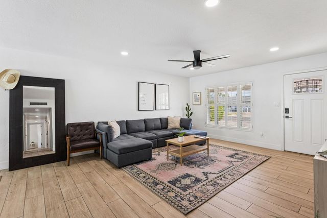 7616 E 3rd Street, Scottsdale, AZ 85251