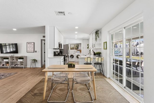 7616 E 3rd Street, Scottsdale, AZ 85251