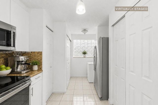 10014 Hammocks Blvd 204-4, Miami, FL 33196