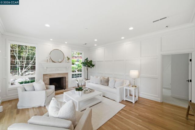 3 Honey Hill Ct, Orinda, CA 94563