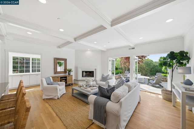 3 Honey Hill Ct, Orinda, CA 94563