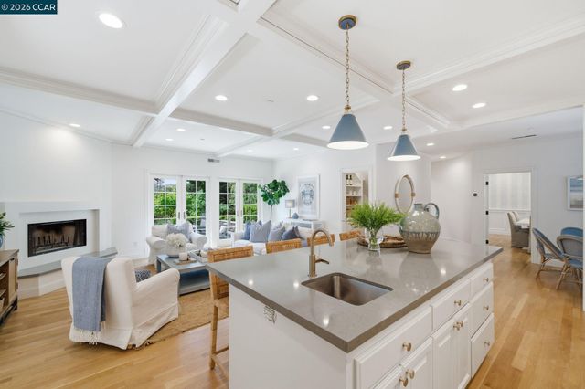 3 Honey Hill Ct, Orinda, CA 94563