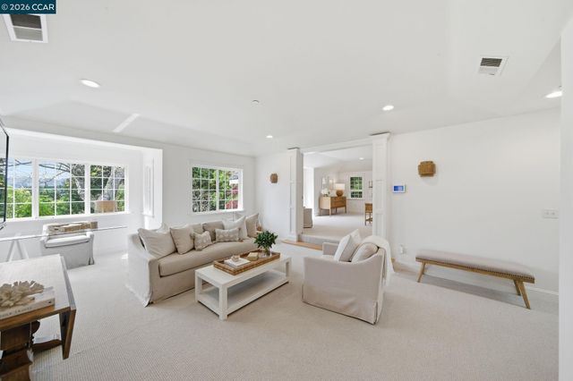 3 Honey Hill Ct, Orinda, CA 94563