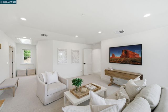 3 Honey Hill Ct, Orinda, CA 94563