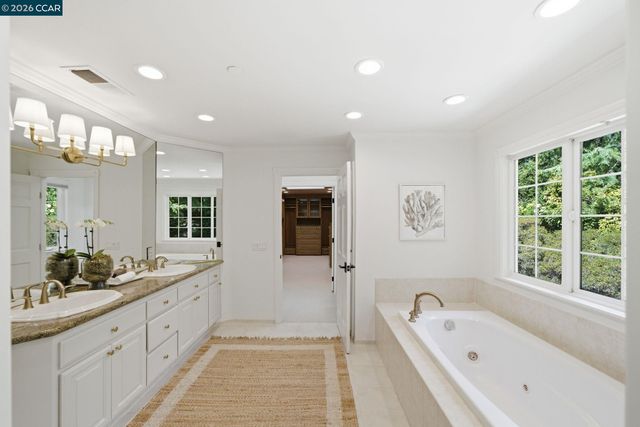3 Honey Hill Ct, Orinda, CA 94563