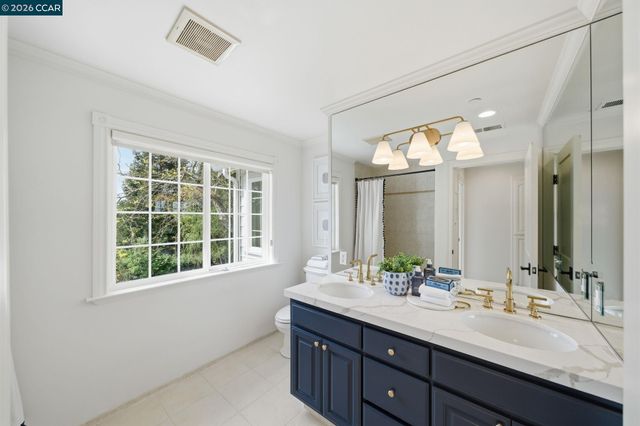 3 Honey Hill Ct, Orinda, CA 94563