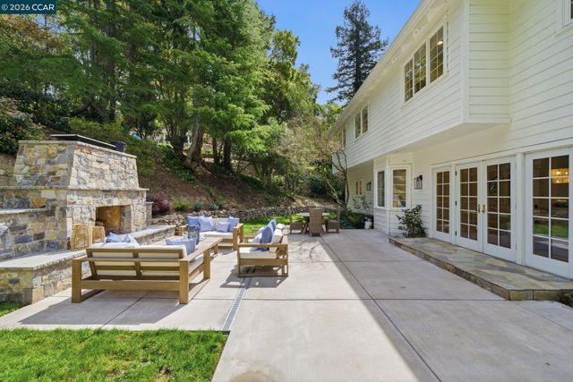 3 Honey Hill Ct, Orinda, CA 94563