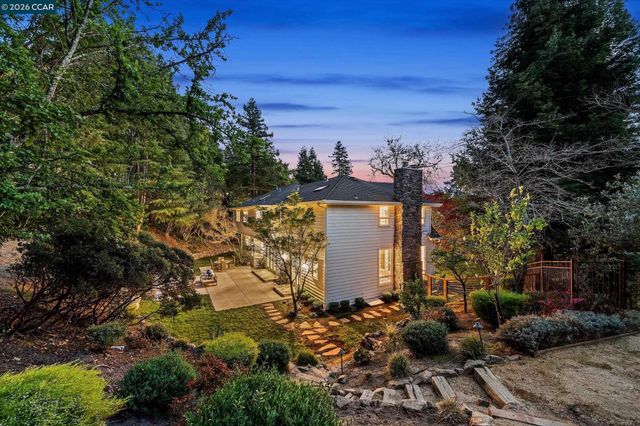 3 Honey Hill Ct, Orinda, CA 94563