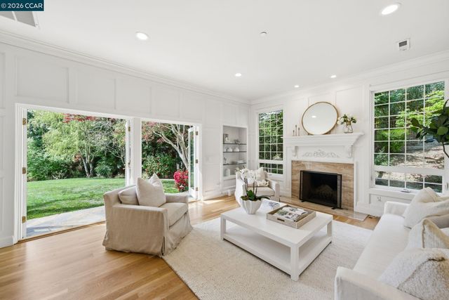 3 Honey Hill Ct, Orinda, CA 94563