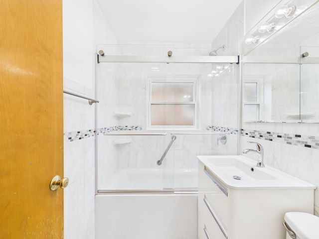 6345 W Peterson Avenue, Chicago, IL 60646