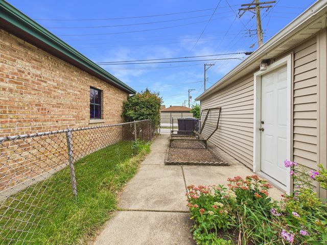 6345 W Peterson Avenue, Chicago, IL 60646