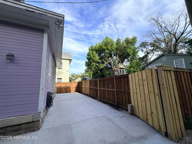 440 E 6TH Street, Jacksonville, FL 32206