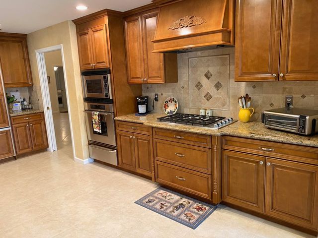 2401 Woodlake Cir, Lodi, CA 95242