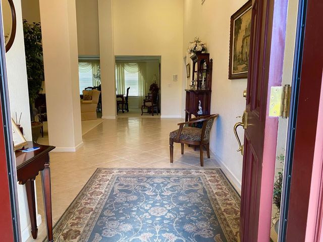 2401 Woodlake Cir, Lodi, CA 95242