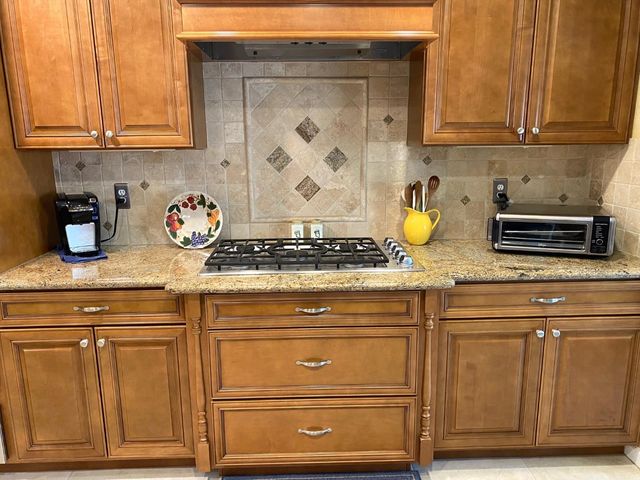 2401 Woodlake Cir, Lodi, CA 95242