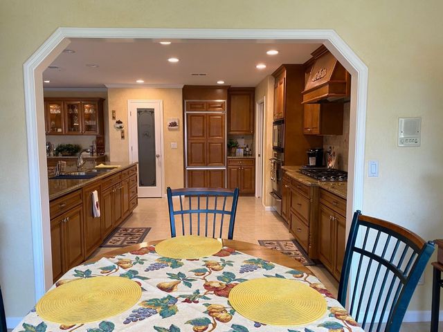 2401 Woodlake Cir, Lodi, CA 95242