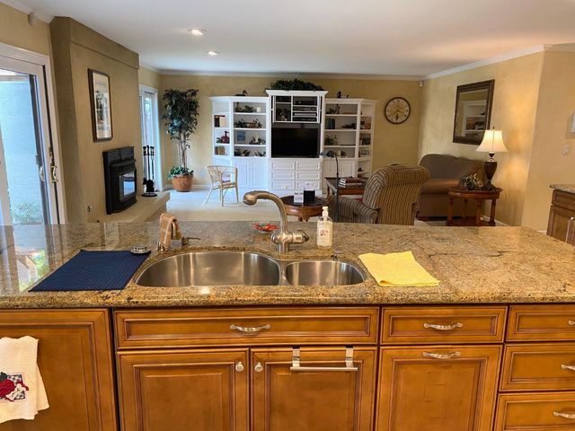 2401 Woodlake Cir, Lodi, CA 95242