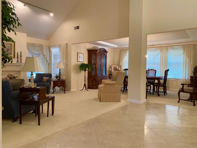2401 Woodlake Cir, Lodi, CA 95242