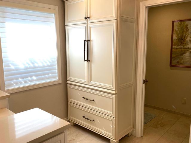 2401 Woodlake Cir, Lodi, CA 95242