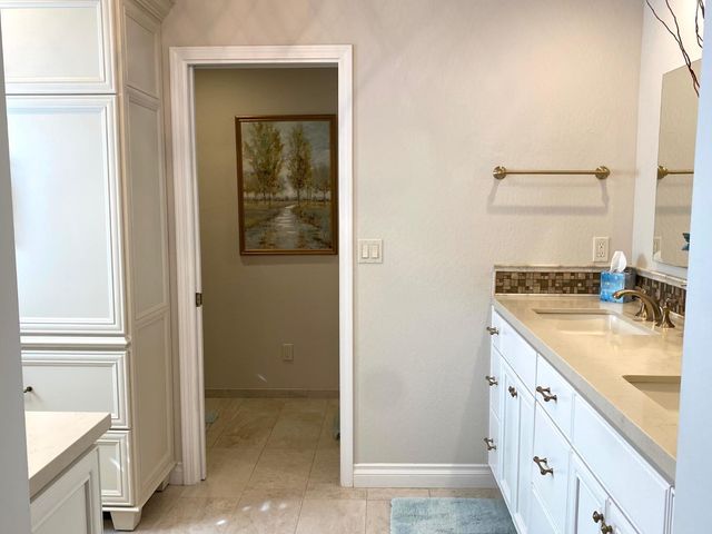 2401 Woodlake Cir, Lodi, CA 95242