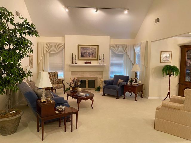 2401 Woodlake Cir, Lodi, CA 95242