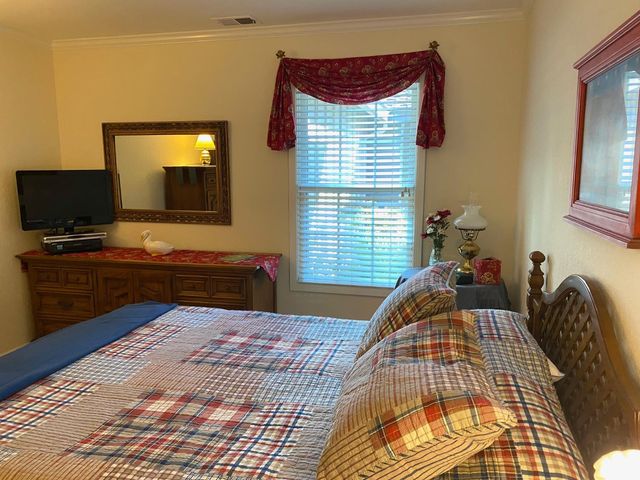 2401 Woodlake Cir, Lodi, CA 95242
