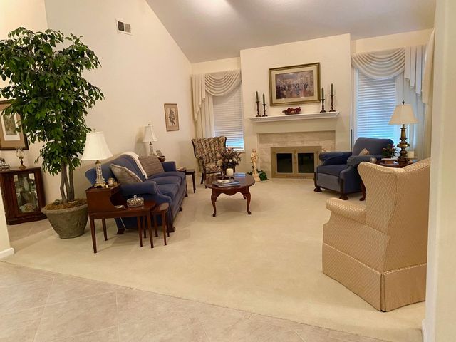 2401 Woodlake Cir, Lodi, CA 95242