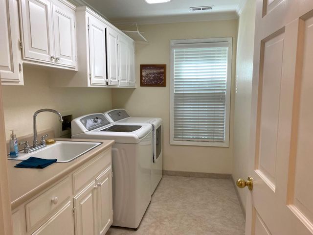 2401 Woodlake Cir, Lodi, CA 95242