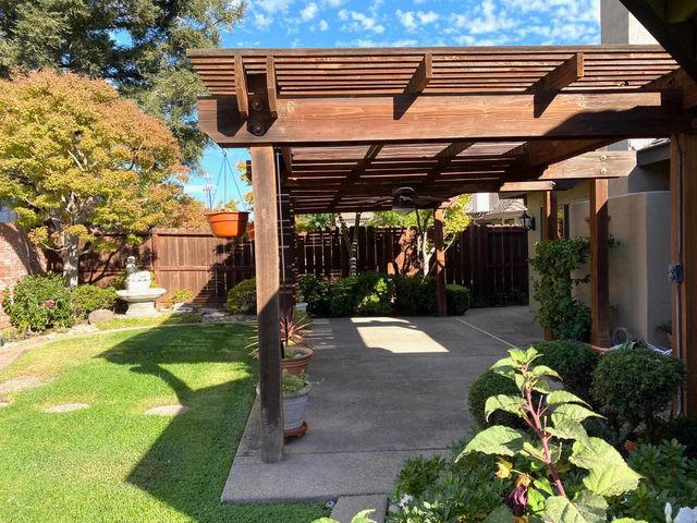 2401 Woodlake Cir, Lodi, CA 95242
