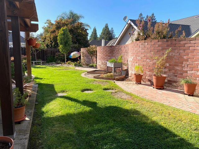2401 Woodlake Cir, Lodi, CA 95242