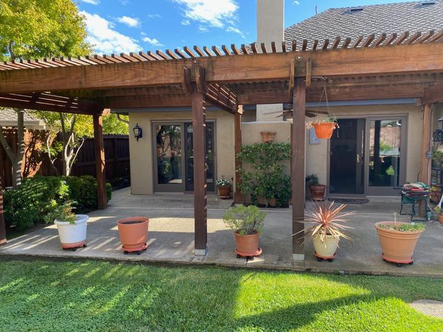 2401 Woodlake Cir, Lodi, CA 95242