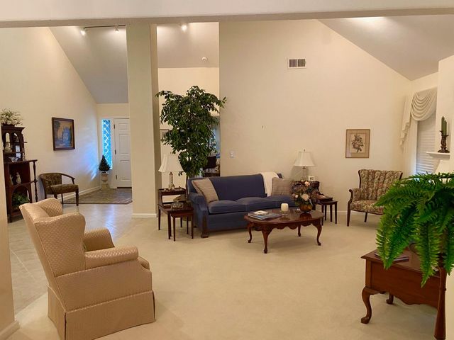 2401 Woodlake Cir, Lodi, CA 95242