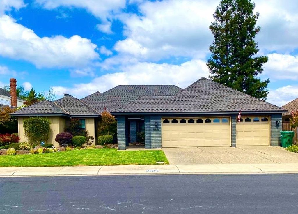 2401 Woodlake Cir, Lodi, CA 95242