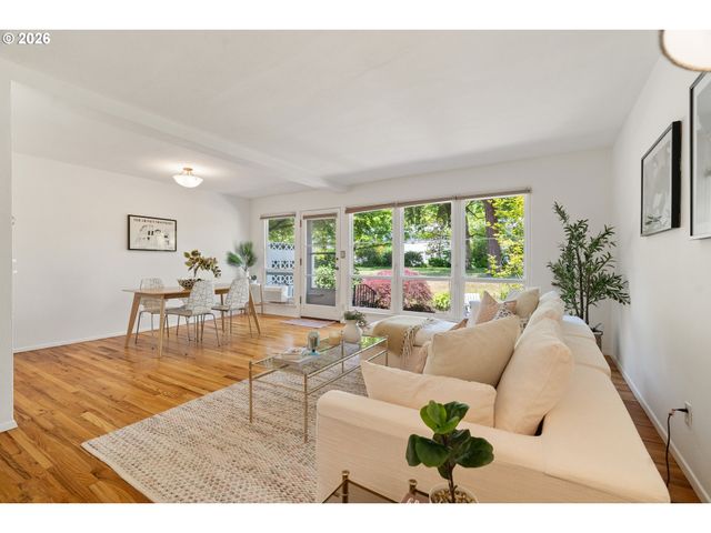 6829 Ne BROADWAY, Portland, OR 97213