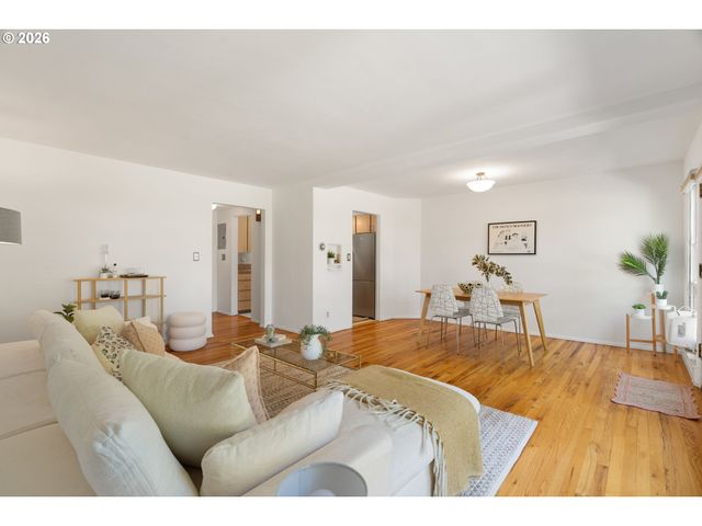 6829 Ne BROADWAY, Portland, OR 97213