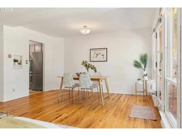 6829 Ne BROADWAY, Portland, OR 97213