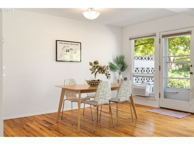 6829 Ne BROADWAY, Portland, OR 97213