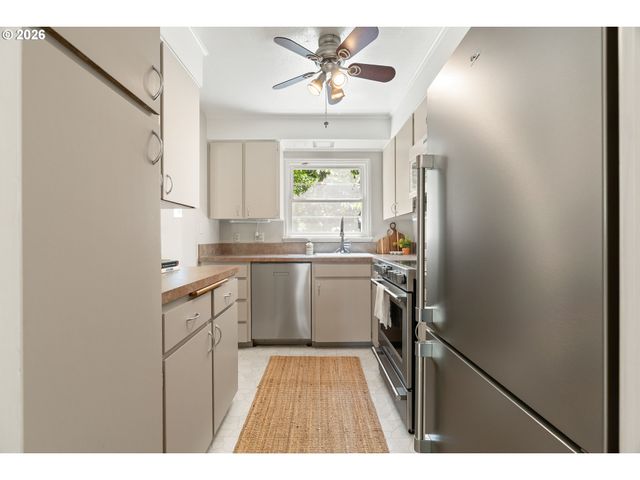 6829 Ne BROADWAY, Portland, OR 97213