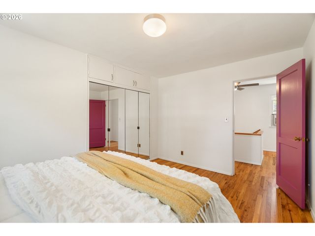 6829 Ne BROADWAY, Portland, OR 97213