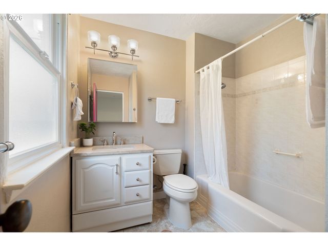 6829 Ne BROADWAY, Portland, OR 97213