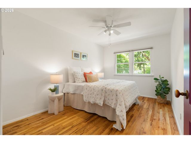 6829 Ne BROADWAY, Portland, OR 97213