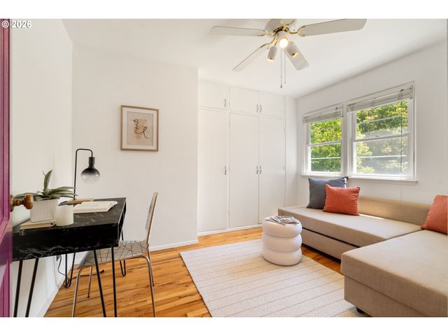 6829 Ne BROADWAY, Portland, OR 97213