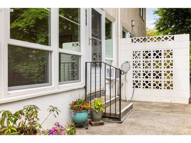 6829 Ne BROADWAY, Portland, OR 97213