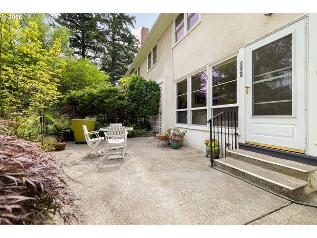 6829 Ne BROADWAY, Portland, OR 97213