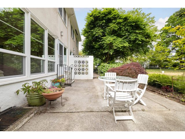 6829 Ne BROADWAY, Portland, OR 97213