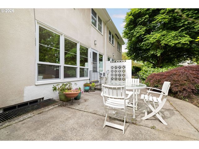 6829 Ne BROADWAY, Portland, OR 97213